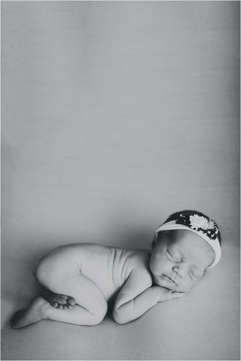 UtahNewbornTrinity 13 700x1048(pp w480 h718) - UtahNewbornTrinity (13)