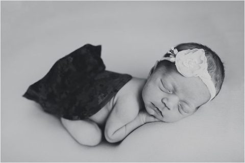 UtahNewbornTrinity 8 700x468(pp w480 h320) - UtahNewbornTrinity (8)