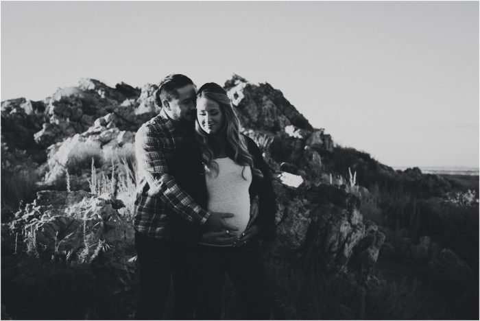 AntelopeIslandMaternitySession 2 700x468 - AntelopeIslandMaternitySession (2)