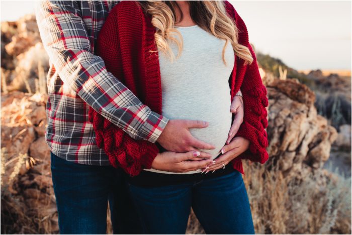 AntelopeIslandMaternitySession 3 700x468 - AntelopeIslandMaternitySession (3)