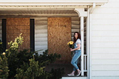 AbandonedHouseSelfies 008 700x467(pp w480 h320) - AbandonedHouseSelfies_008