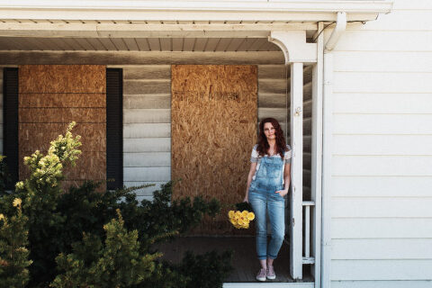 AbandonedHouseSelfies 009 700x467(pp w480 h320) - AbandonedHouseSelfies_009