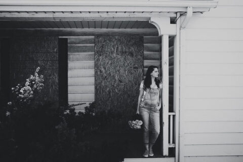 AbandonedHouseSelfies 010 700x467(pp w480 h320) - AbandonedHouseSelfies_010