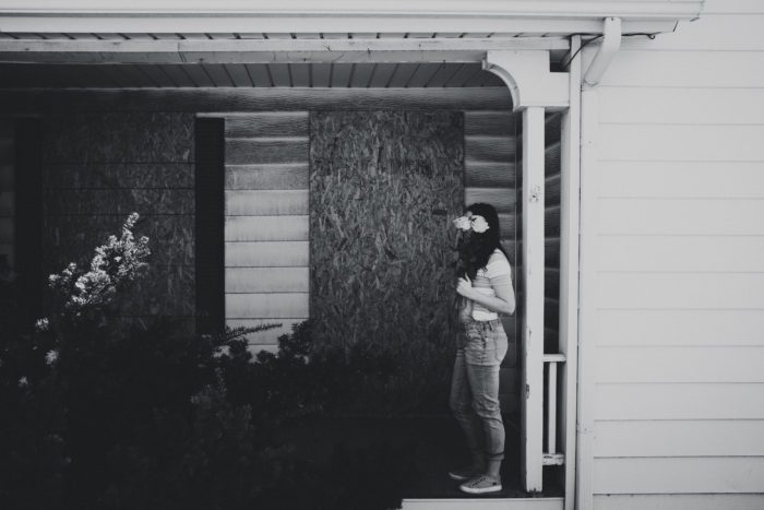 AbandonedHouseSelfies 013 700x467 - AbandonedHouseSelfies_013