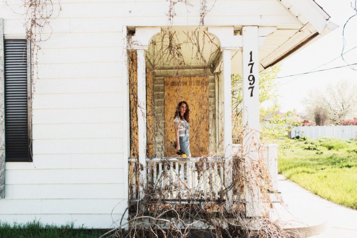 AbandonedHouseSelfies 015 700x467 - AbandonedHouseSelfies_015