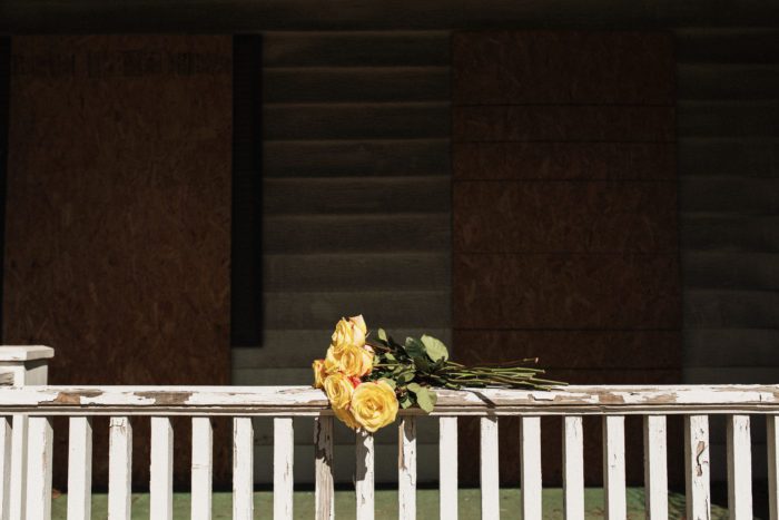 AbandonedHouseSelfies 023 700x467 - AbandonedHouseSelfies_023