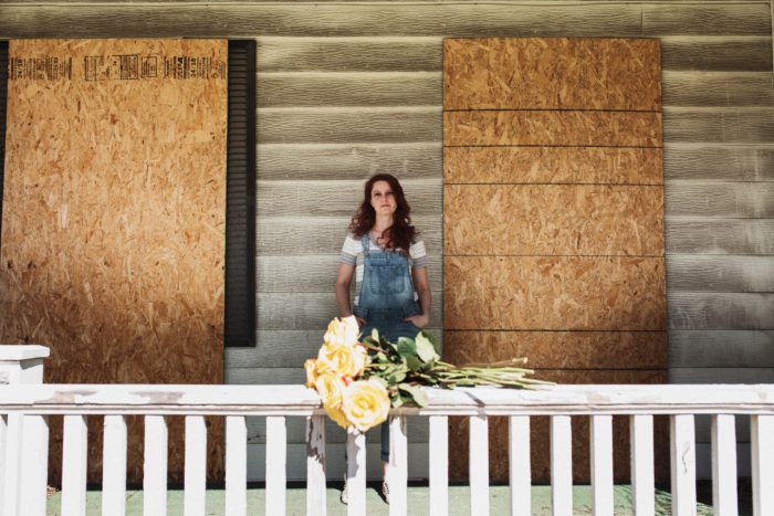 AbandonedHouseSelfies 024 700x467 - AbandonedHouseSelfies_024