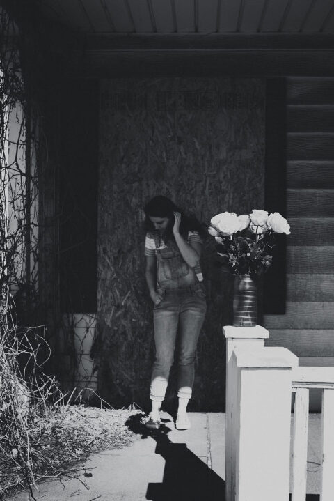 AbandonedHouseSelfies 029 700x1049(pp w480 h719) - AbandonedHouseSelfies_029