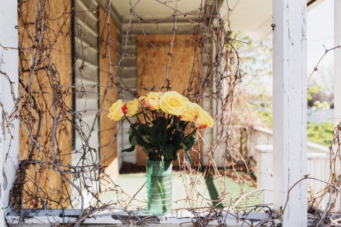 AbandonedHouseSelfies 043 700x467 - AbandonedHouseSelfies_043