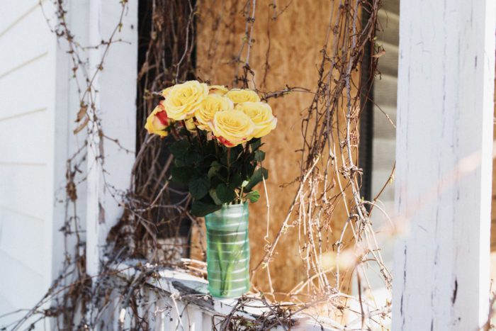 AbandonedHouseSelfies 048 700x467 - AbandonedHouseSelfies_048