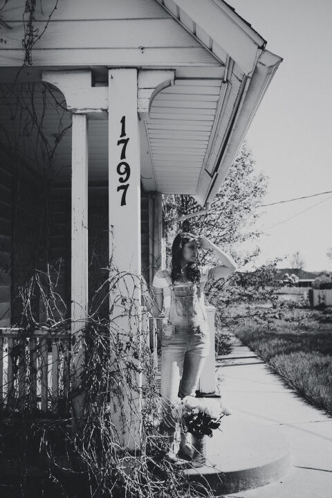 AbandonedHouseSelfies 051 700x1049(pp w480 h719) - AbandonedHouseSelfies_051