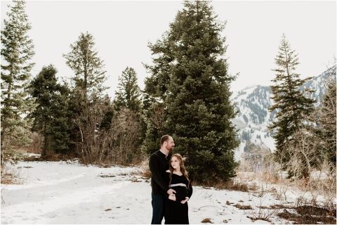 SNOWBASIN MATERNITY PHOTOGRAPHY TYMBER JOSH10 700x468(pp w480 h320) - Snowy Maternity Session at Snowbasin Resort