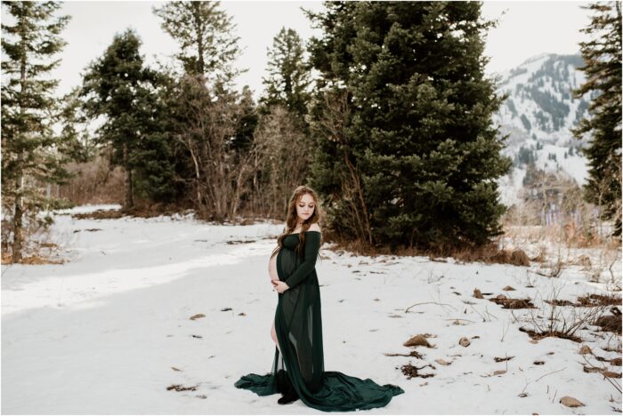 SNOWBASIN MATERNITY PHOTOGRAPHY TYMBER JOSH18 700x468 - Snowy Maternity Glow at Snowbasin