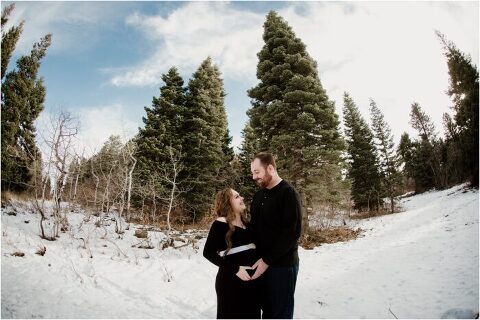 SNOWBASIN MATERNITY PHOTOGRAPHY TYMBER JOSH2 700x468(pp w480 h320) - Baby Announcement During Winter Maternity Session