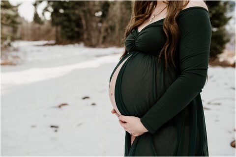 SNOWBASIN MATERNITY PHOTOGRAPHY TYMBER JOSH20 700x468(pp w480 h320) - Baby Bump Close-Up | Snowy Maternity Session