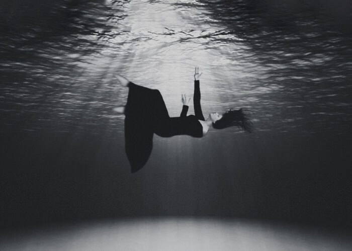 2underwater 3 700x499 - 2underwater-3